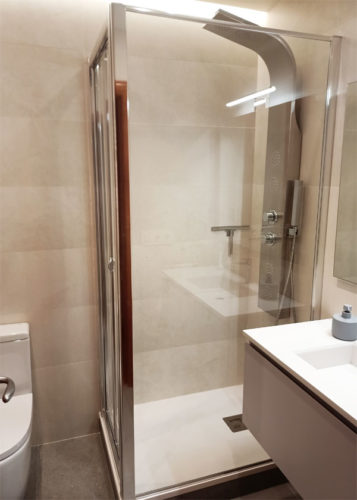 mampara plegable con lateral fijo