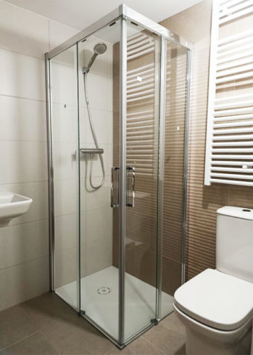 Click to view full screen mampara ducha angular badalona