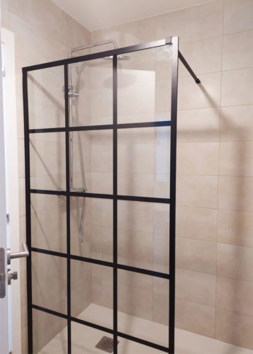 Mampara de ducha fija color negro Kassandra Fresh Negro Decorado industrial  FR 103 - Ideal Mamparas